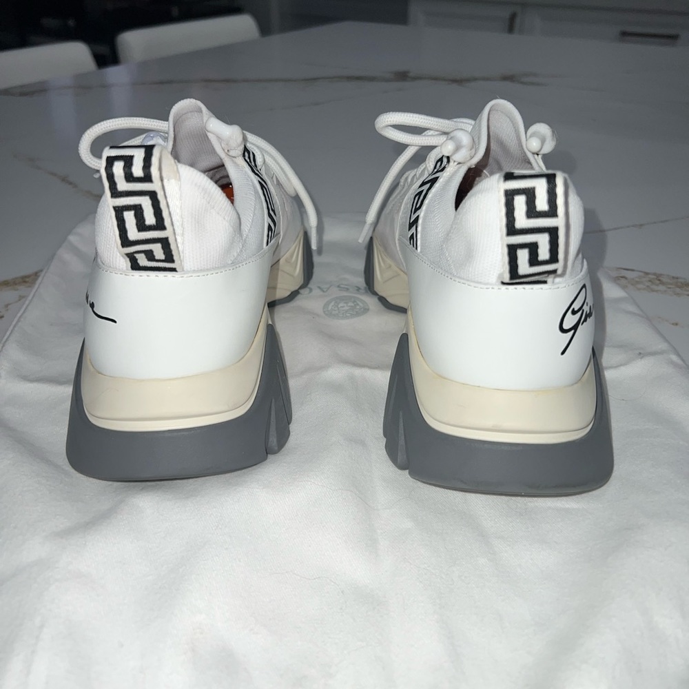 Versace Squalo Printed Sneakers - Picture 4 of 9